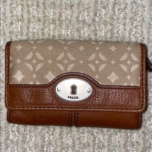 Fossil tan leather wallet